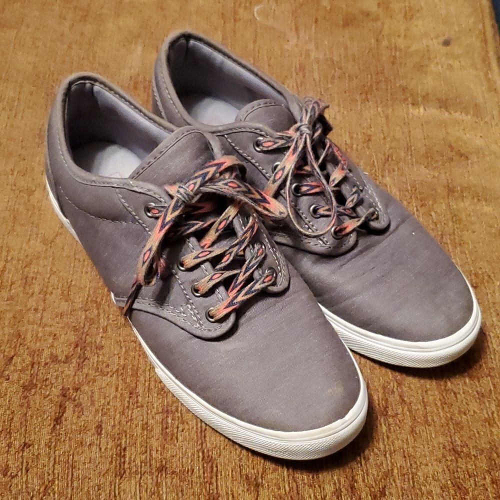 ‎Vans sneakers Atwood Low (tribal) pewter/cayenne color.
